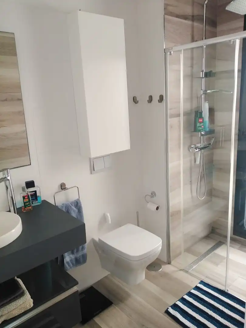 Bany de Casa o xalet en venda en Orihuela amb Aire condicionat, Terrassa i Piscina