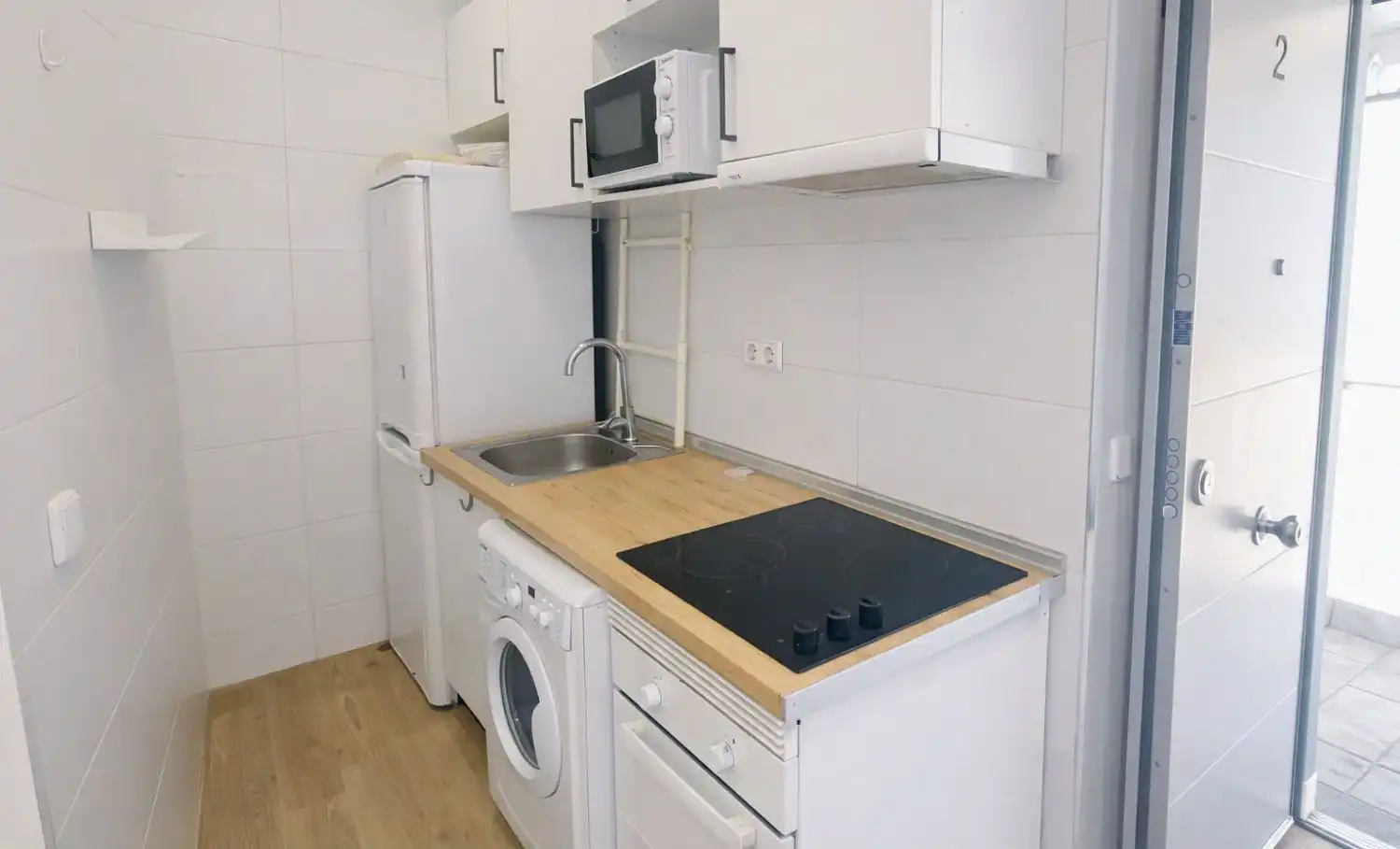 Cuina de Pis de lloguer en Madrid amb Aire condicionat, Calefacció i Moblat