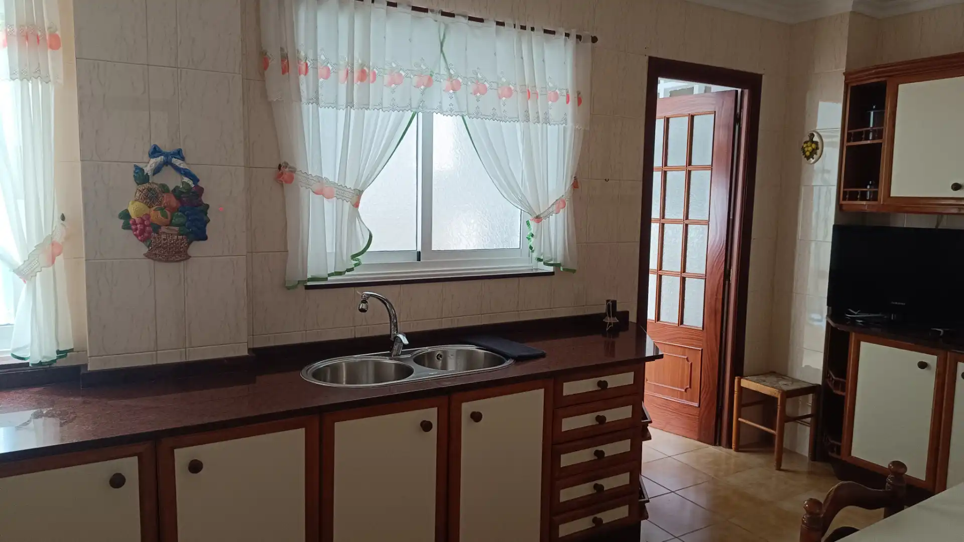 Kitchen of Flat for rent in A Coruña Capital   with Parquet flooring, Furnished and Oven