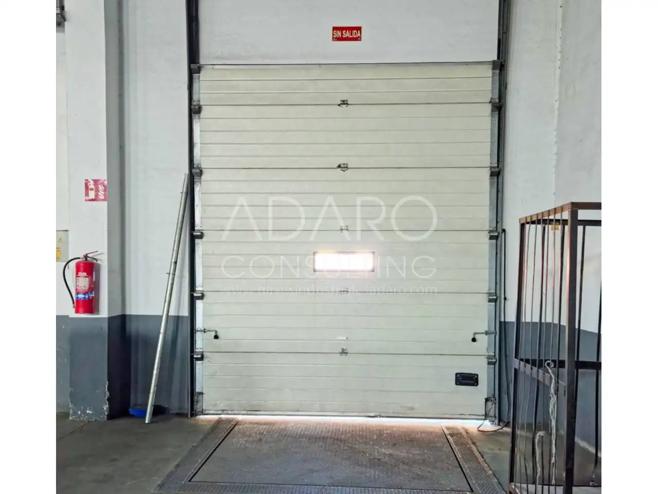 Parkplatz von Fabrikhallen zur Miete in Fuenlabrada