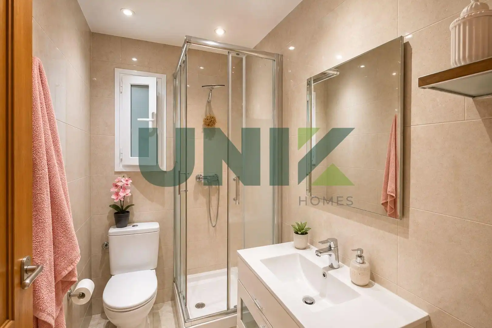 Badezimmer von Wohnung zum Verkauf in Barcelona mit Klimaanlage und Terrasse