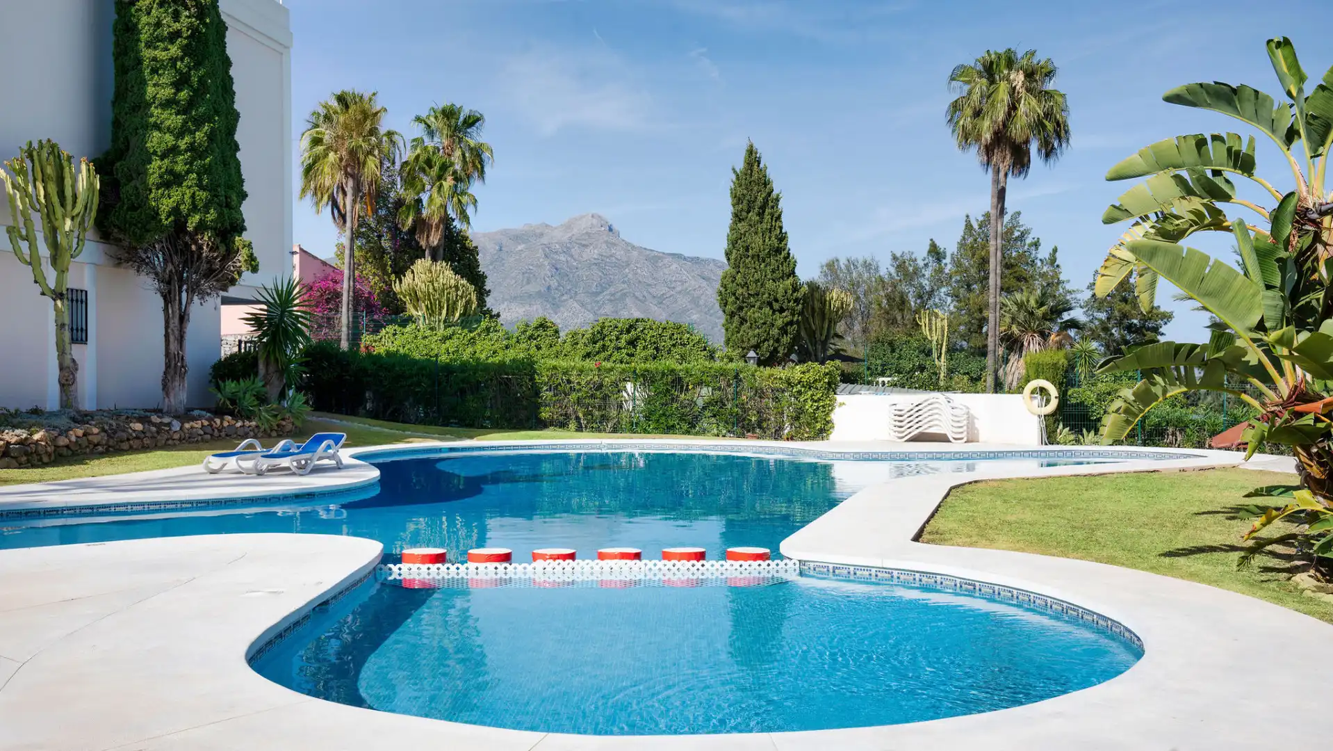 Apartament amb piscina en venda a Benahavís pueblo, imagen 2