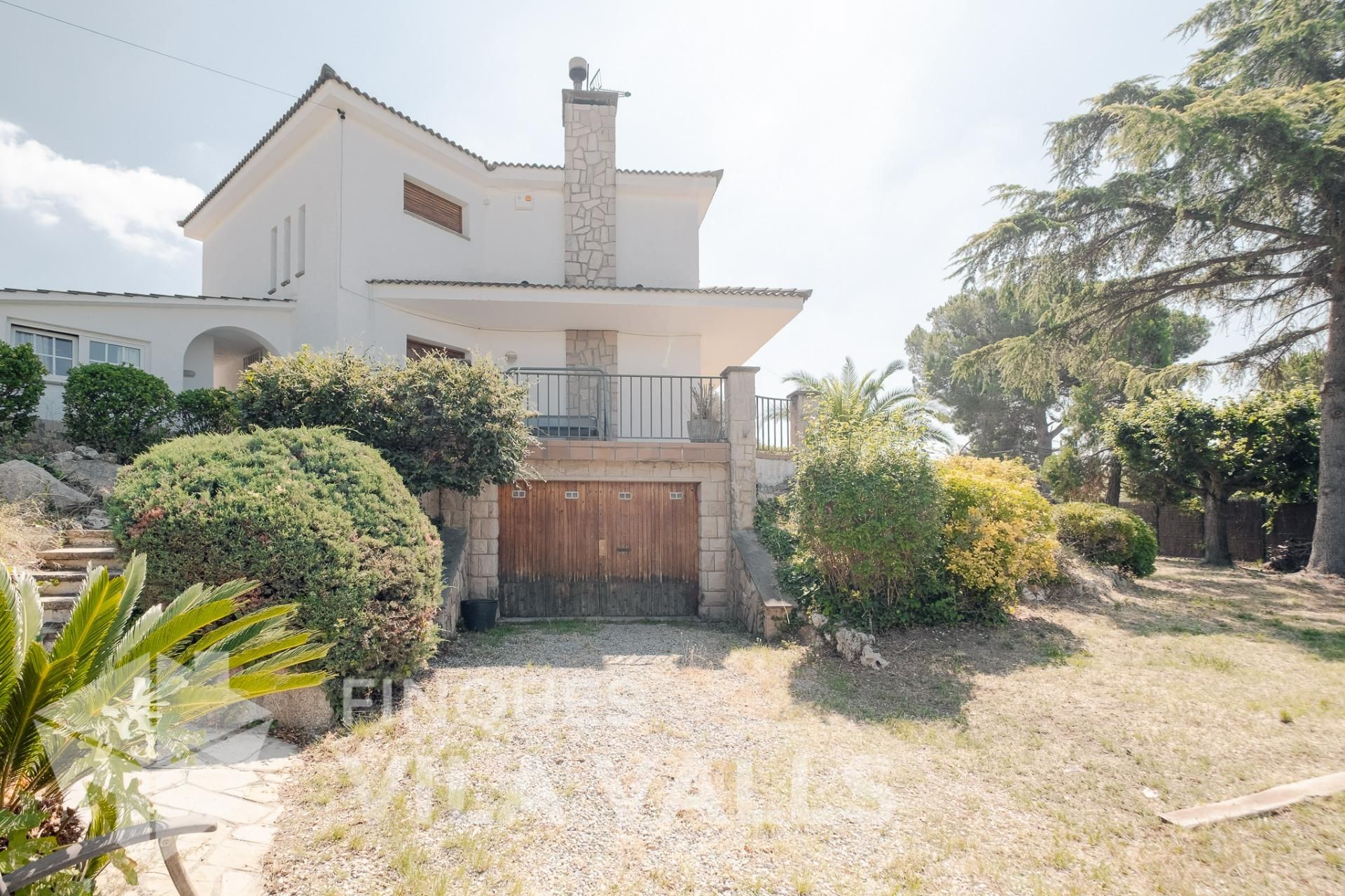 Vista exterior de Casa o xalet en venda en Caldes de Montbui amb Jardí privat, Piscina i Piscina comunitària
