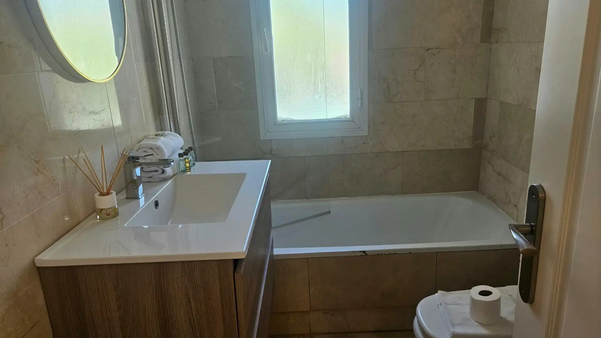 Badezimmer von Wohnungen zur Miete in Marbella mit Klimaanlage, Terrasse und Möbliert