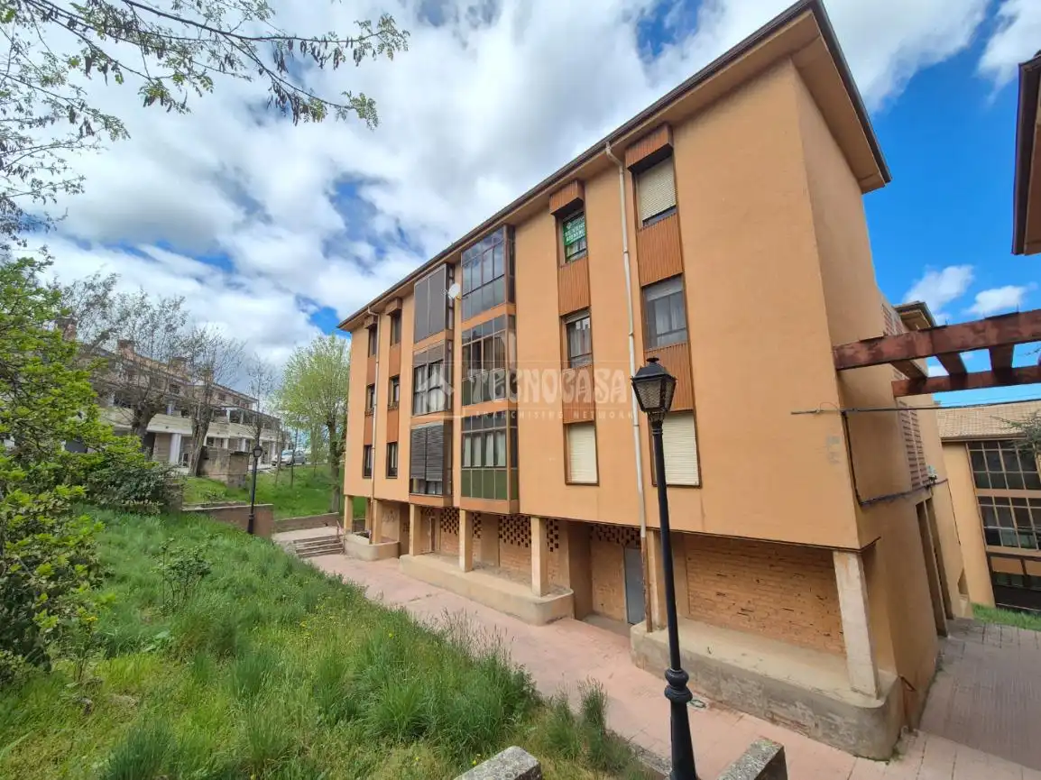 Vista exterior de Pis en venda en Sigüenza amb Calefacció