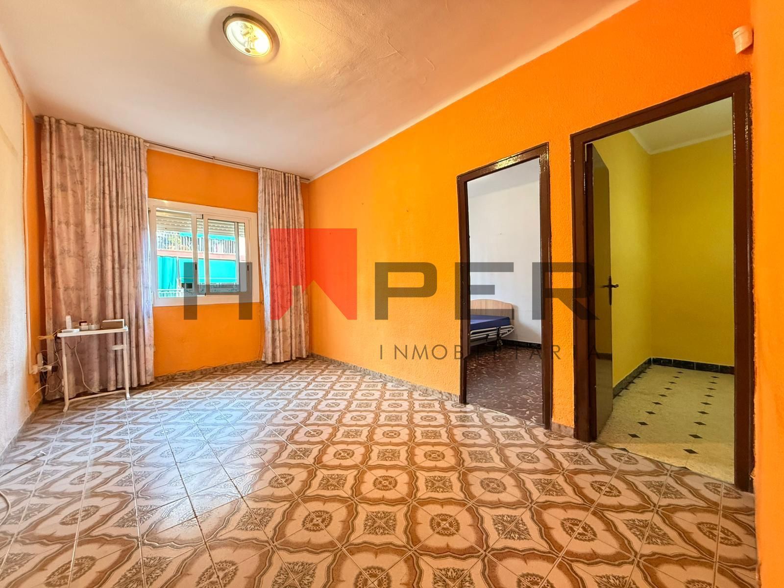 Vista exterior de Pis en venda en El Prat de Llobregat amb Alarma