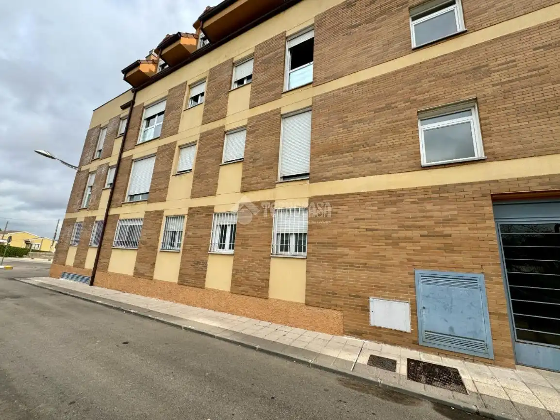 Außenansicht von Wohnung zum Verkauf in Humanes mit Klimaanlage, Heizung und Abstellraum