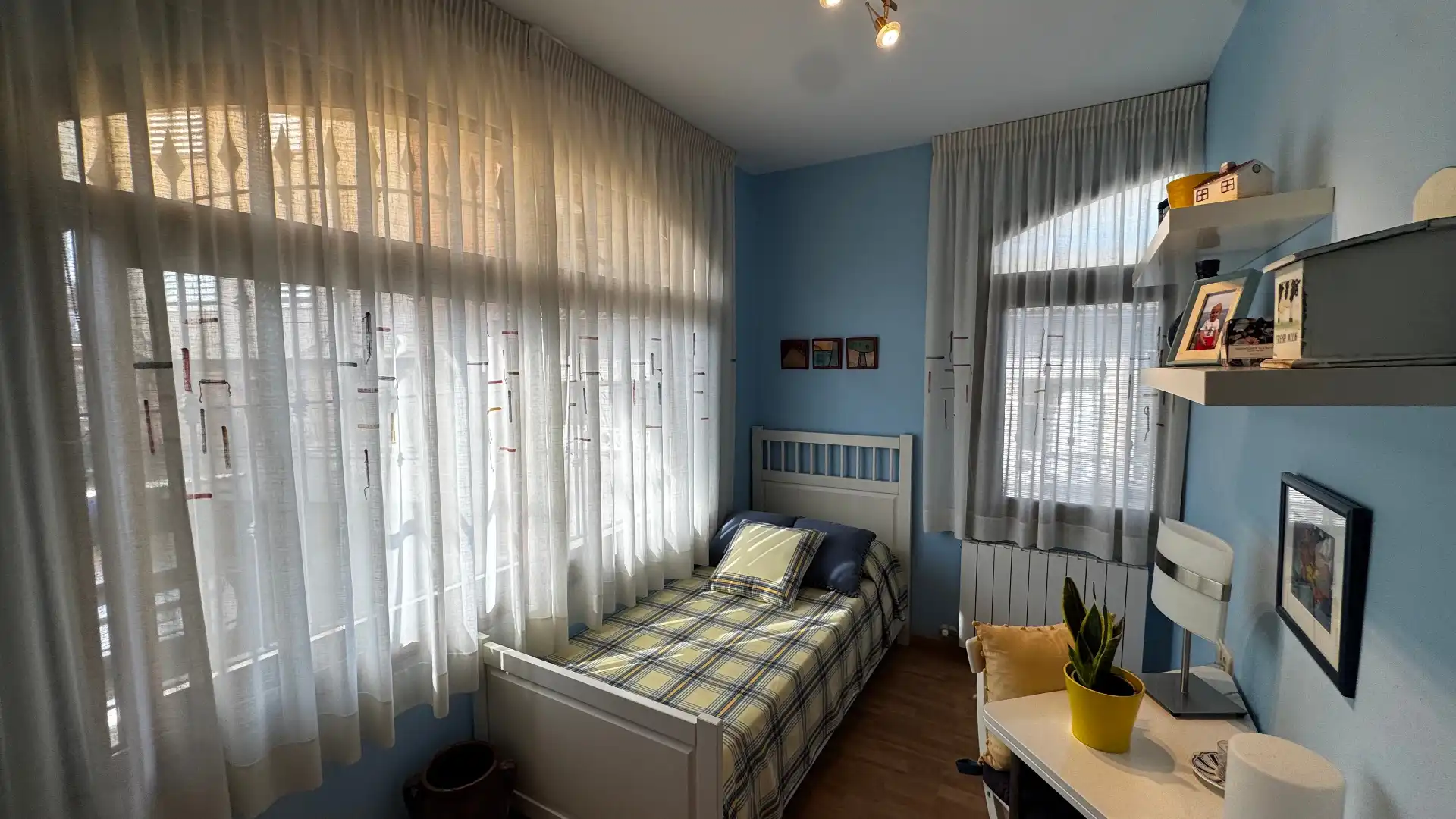 Schlafzimmer von Wohnung zum Verkauf in Roda de Berà mit Klimaanlage, Heizung und Parkett