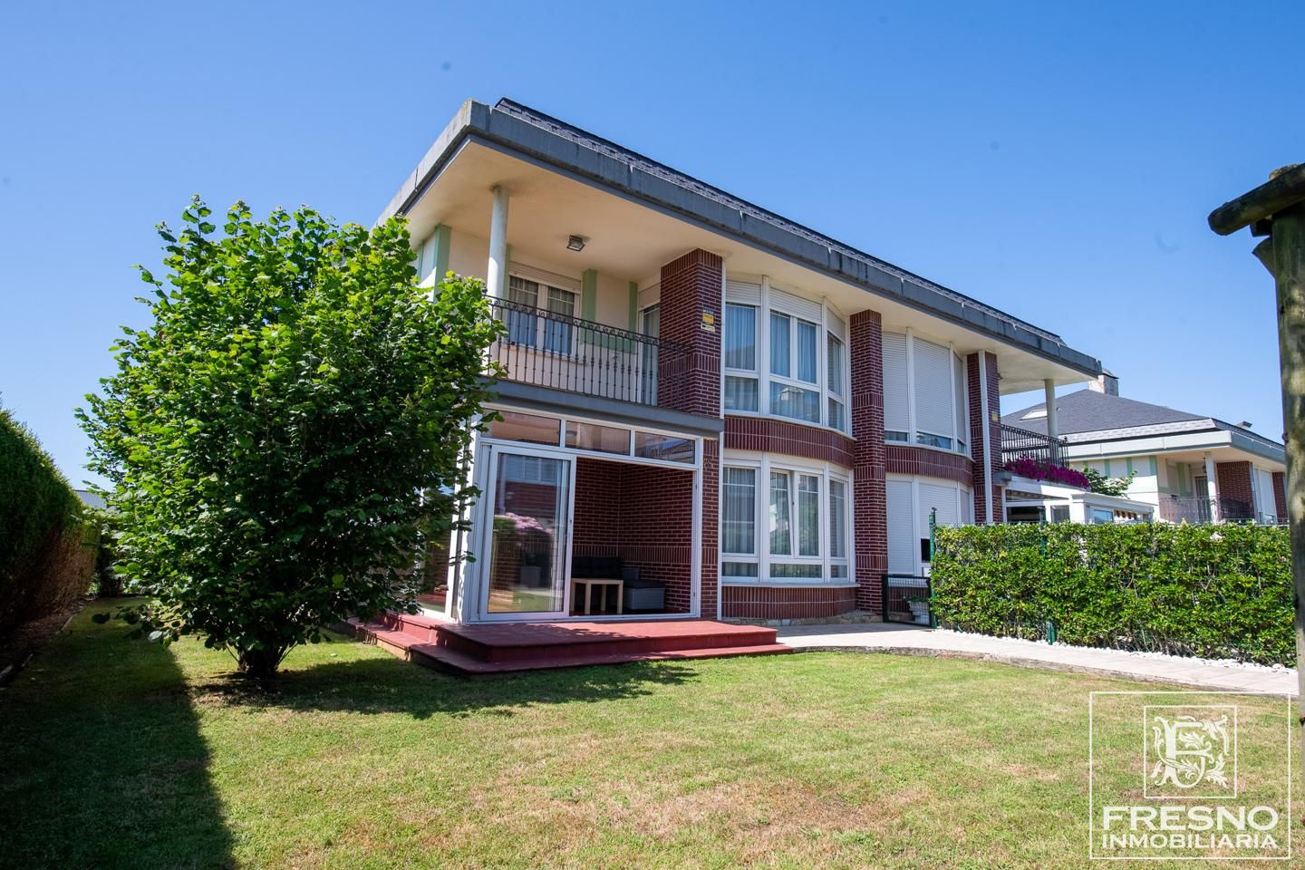 Exterior view of Single-family semi-detached for sale in Santa Cruz de Bezana  with Private garden, Parquet flooring and Terrace