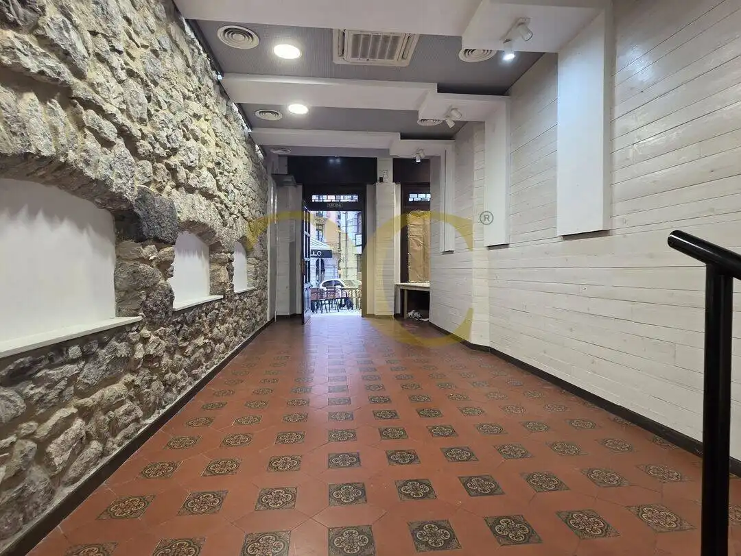 Commercial properties for rent in Llanes  with Air Conditioner