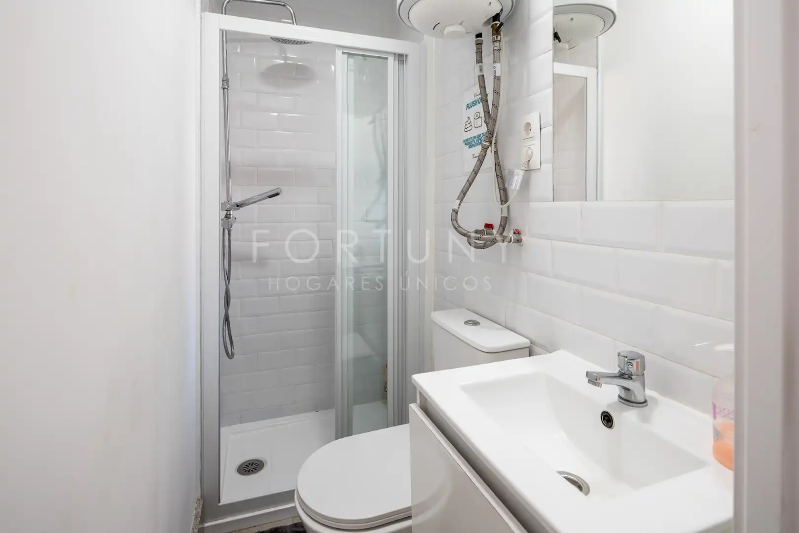 Bathroom of Flat for sale in Málaga  with Air Conditioner, Terrace and Furnished