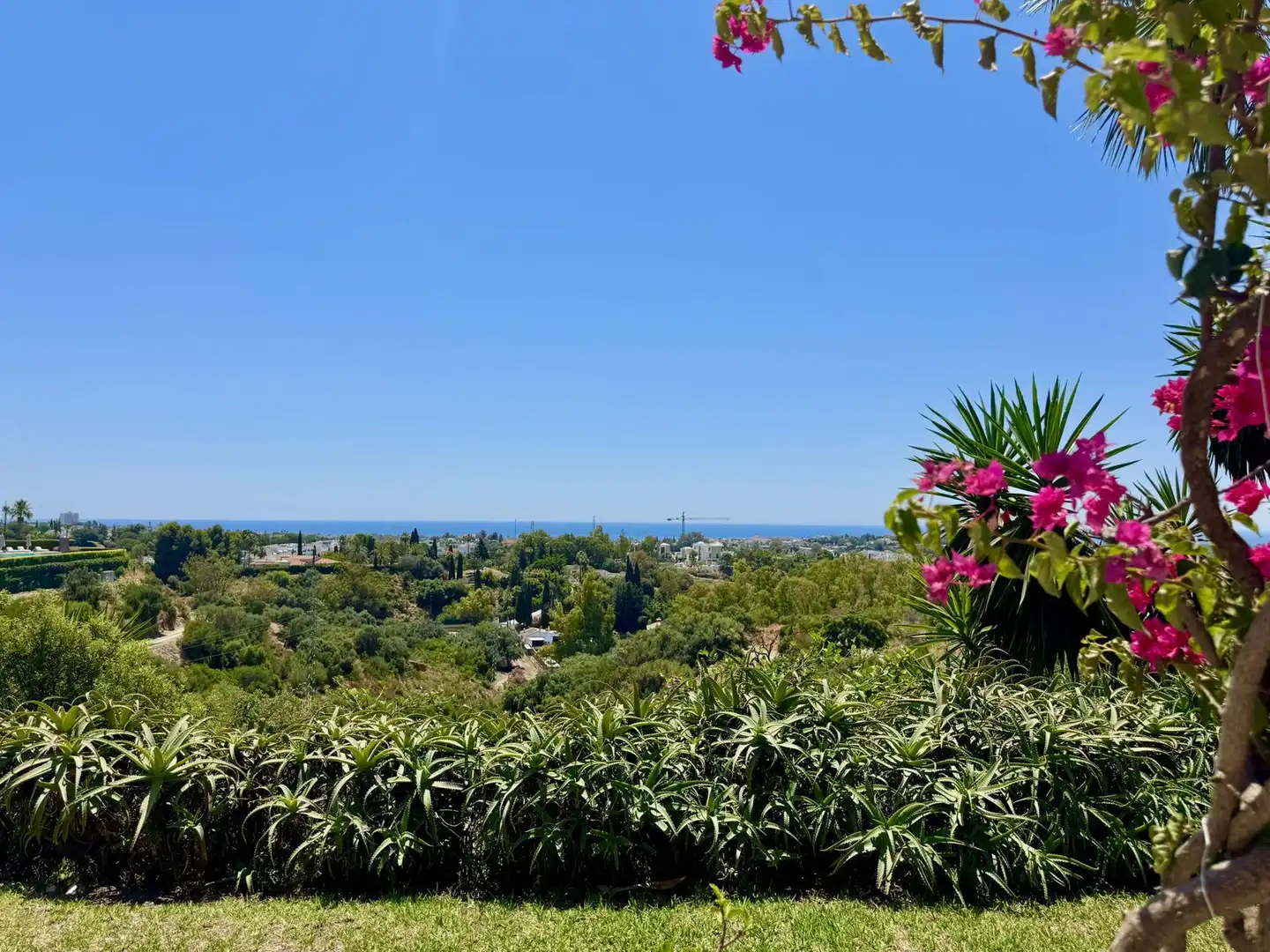 Vista exterior de Casa o chalet en venta en Benahavís con Aire acondicionado, Terraza y Piscina