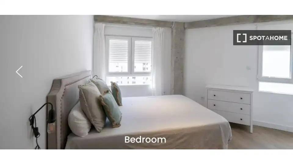 Flat with terrace to rent in Extramurs