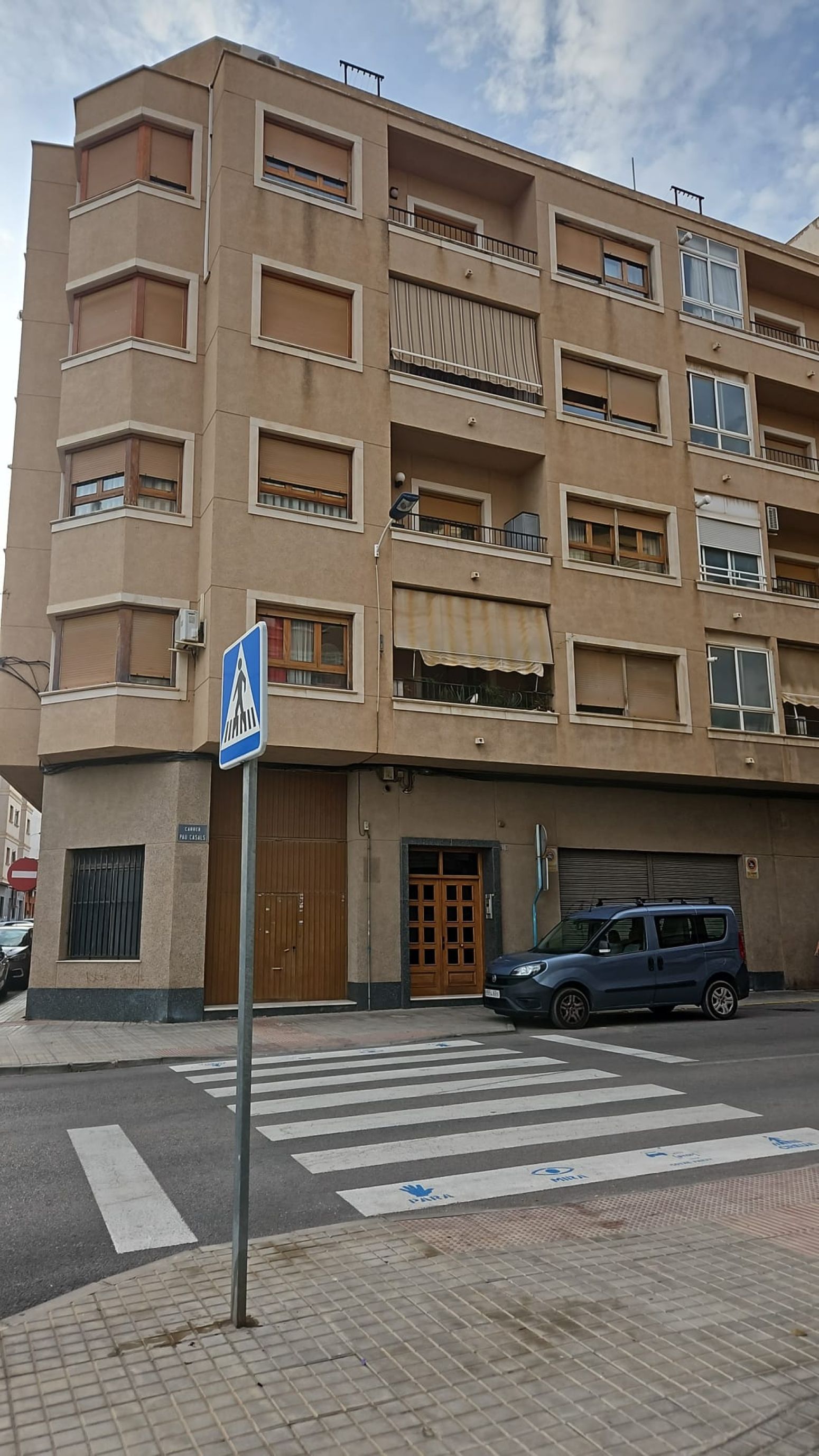 Vista exterior de Local en venda en Novelda