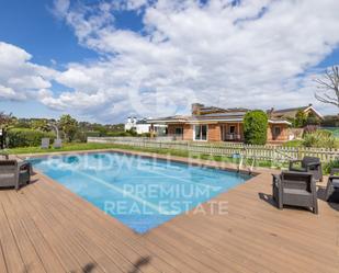 Swimming pool of House or chalet for sale in Cerdanyola del Vallès