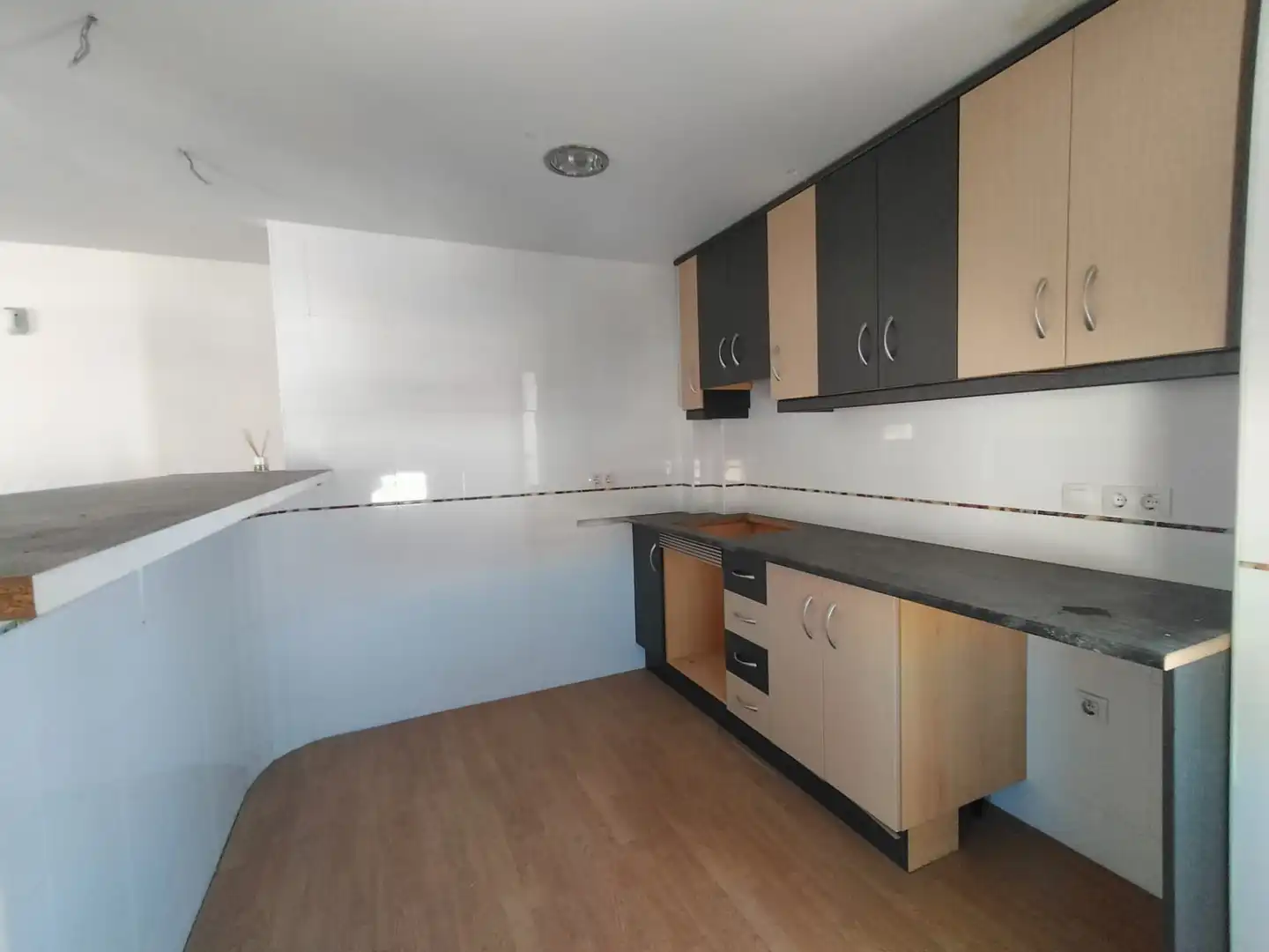 Cocina de Piso en venta en Elda con Balcón y Alarma