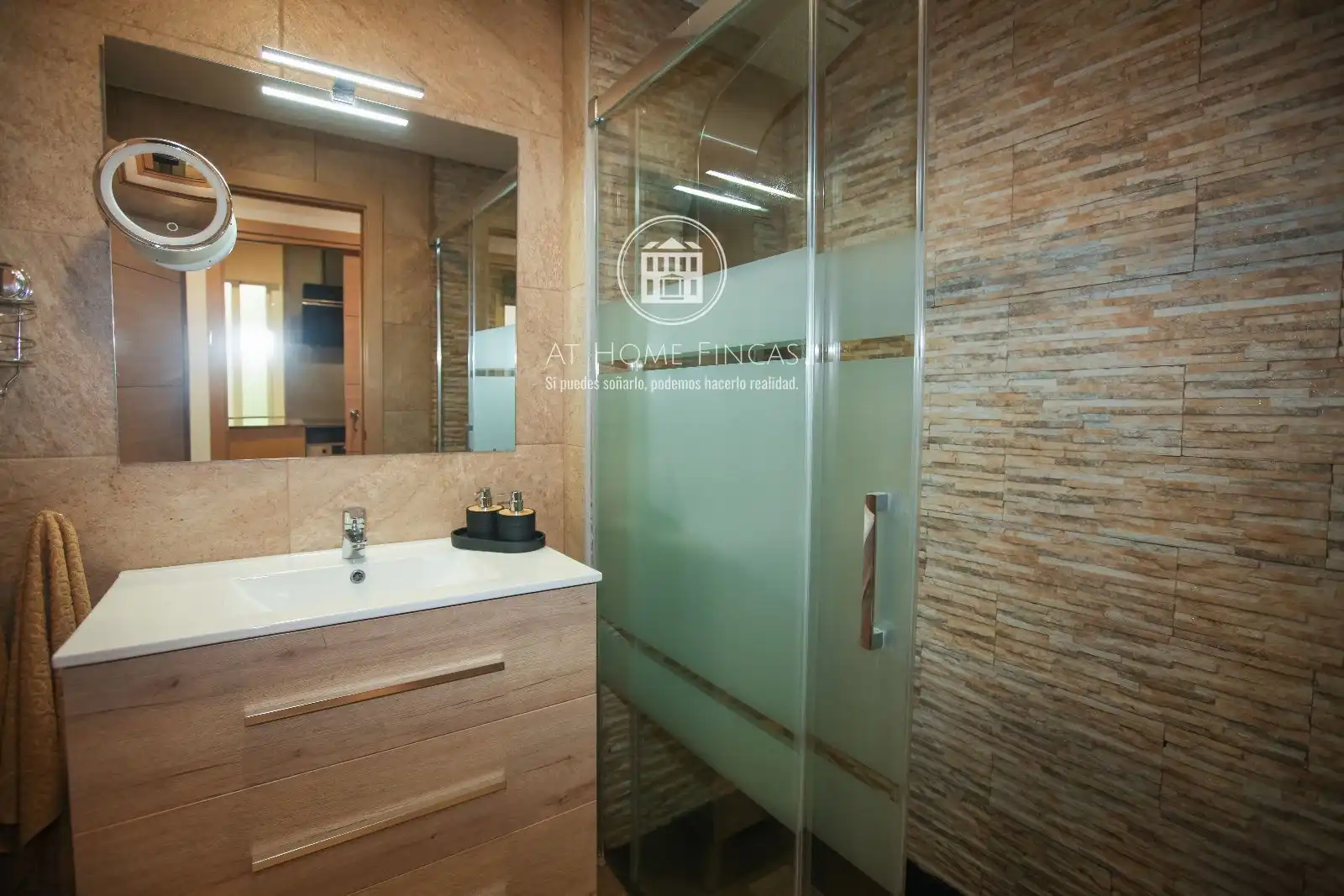 Badezimmer von Wohnung zum Verkauf in Calafell mit Klimaanlage und Heizung