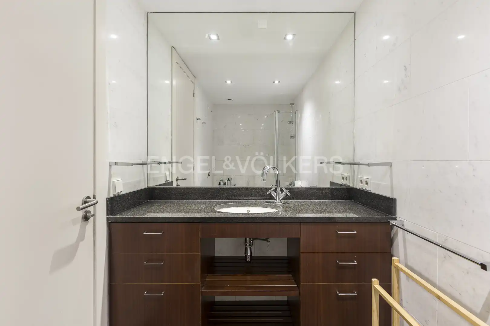 Baño de Piso de alquiler en Barcelona con Aire acondicionado, Calefacción y Jardín privado