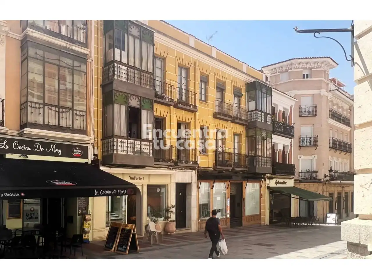 Vista exterior de Edificio en venta en Guadalajara