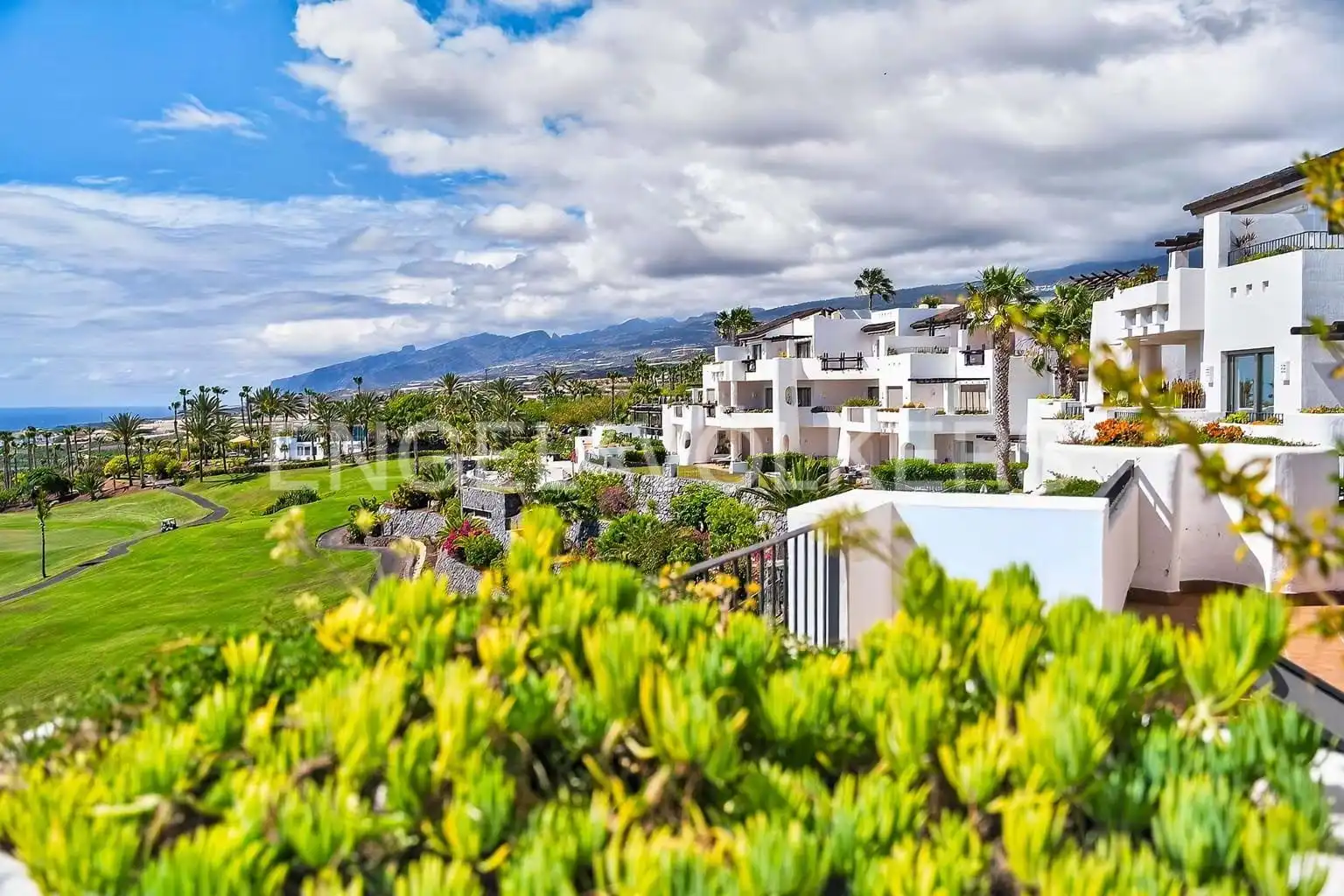 Vista exterior de Piso en venta en Guía de Isora con Aire acondicionado, Terraza y Piscina