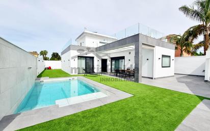 Vista exterior de Casa o xalet en venda en Sanlúcar de Barrameda amb Terrassa i Piscina