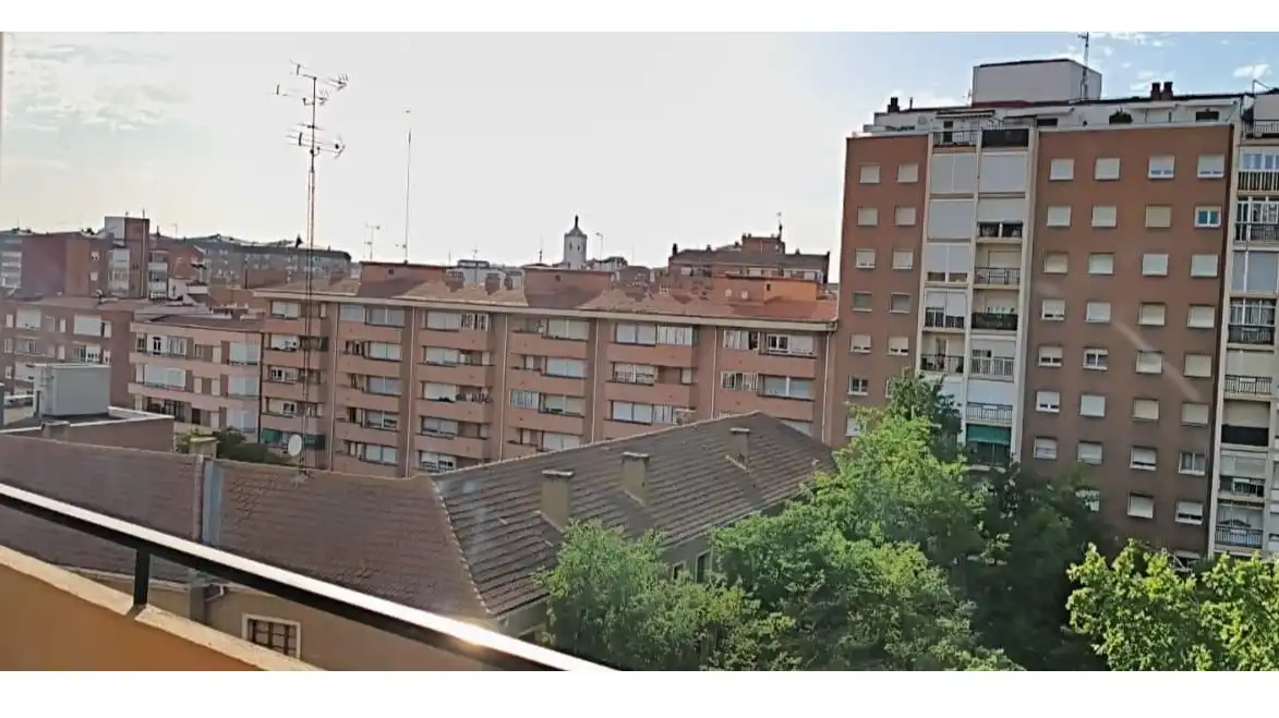 Vista exterior de Piso en venta en Valladolid con Calefacción, Terraza y Trastero