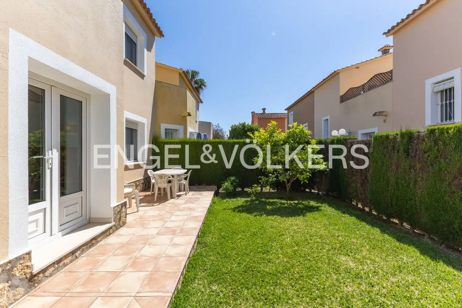 Vista exterior de Casa o chalet de alquiler en Oliva con Aire acondicionado, Calefacción y Jardín privado