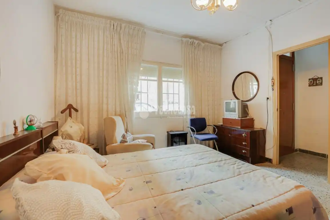 Habitación de Casa adosada en venta en Terrassa