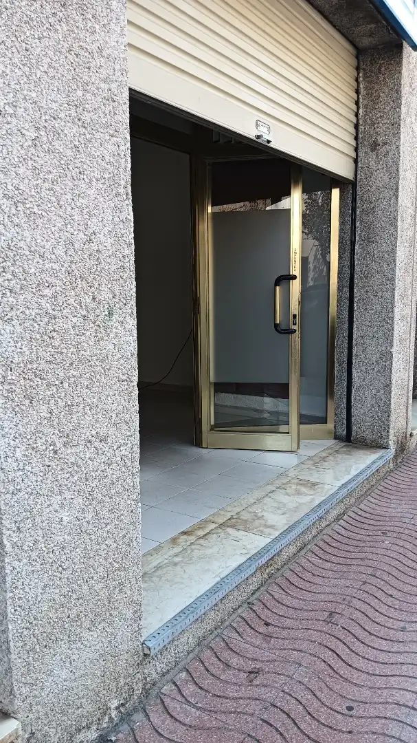 Local comercial en alquiler en Avinguda de la Llibertat, imagen 2