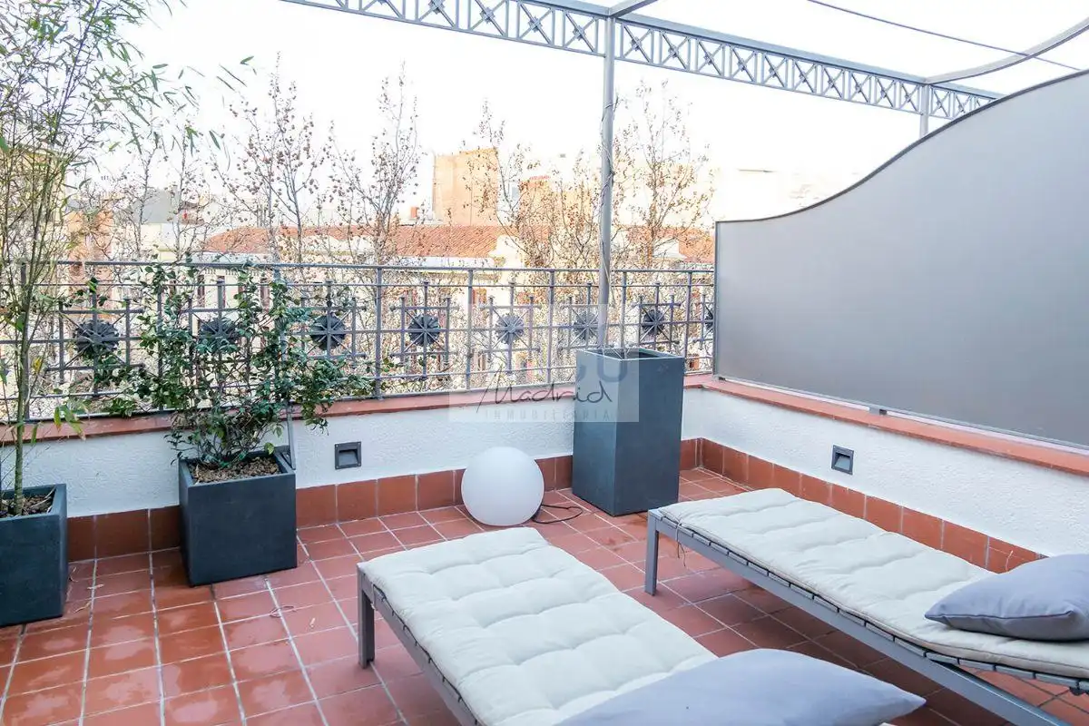 Terrassa de Àtic de lloguer en Madrid amb Aire condicionat, Terrassa i Moblat