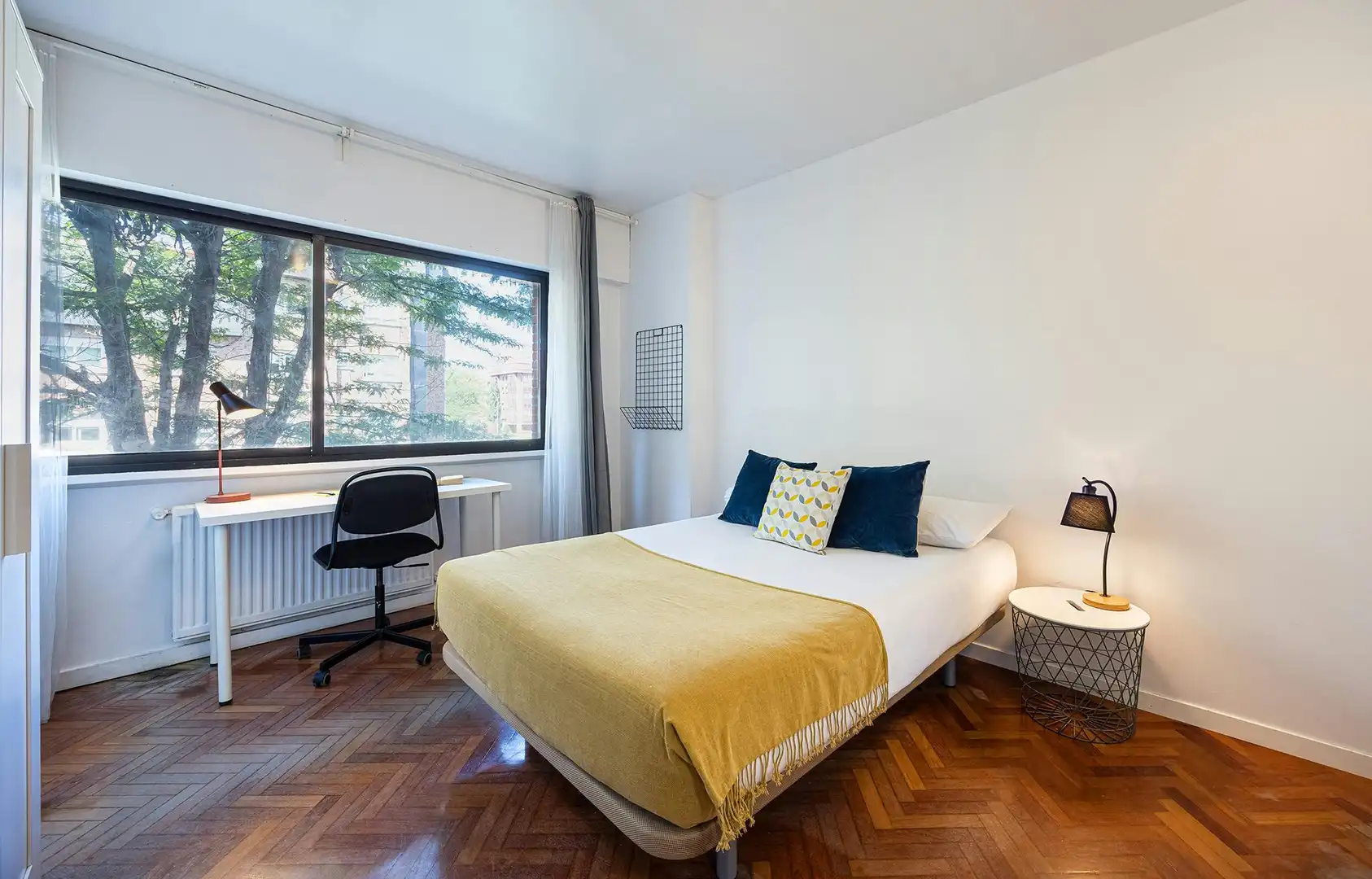 Bedroom of Flat for share in Madrid  with Heating, Furnished and Washing machine