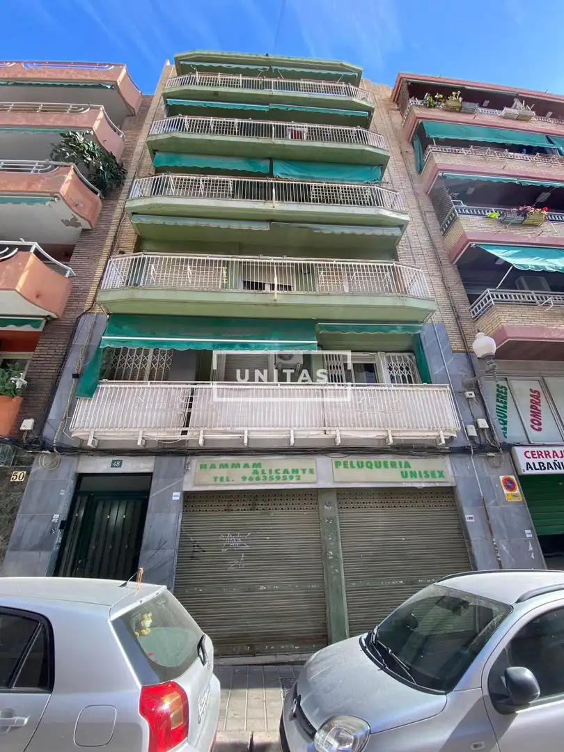 Local comercial en venda a Pla - Carolinas