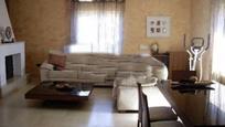Sala d'estar de Casa o xalet en venda en Arapiles amb Calefacció, Terrassa i Traster