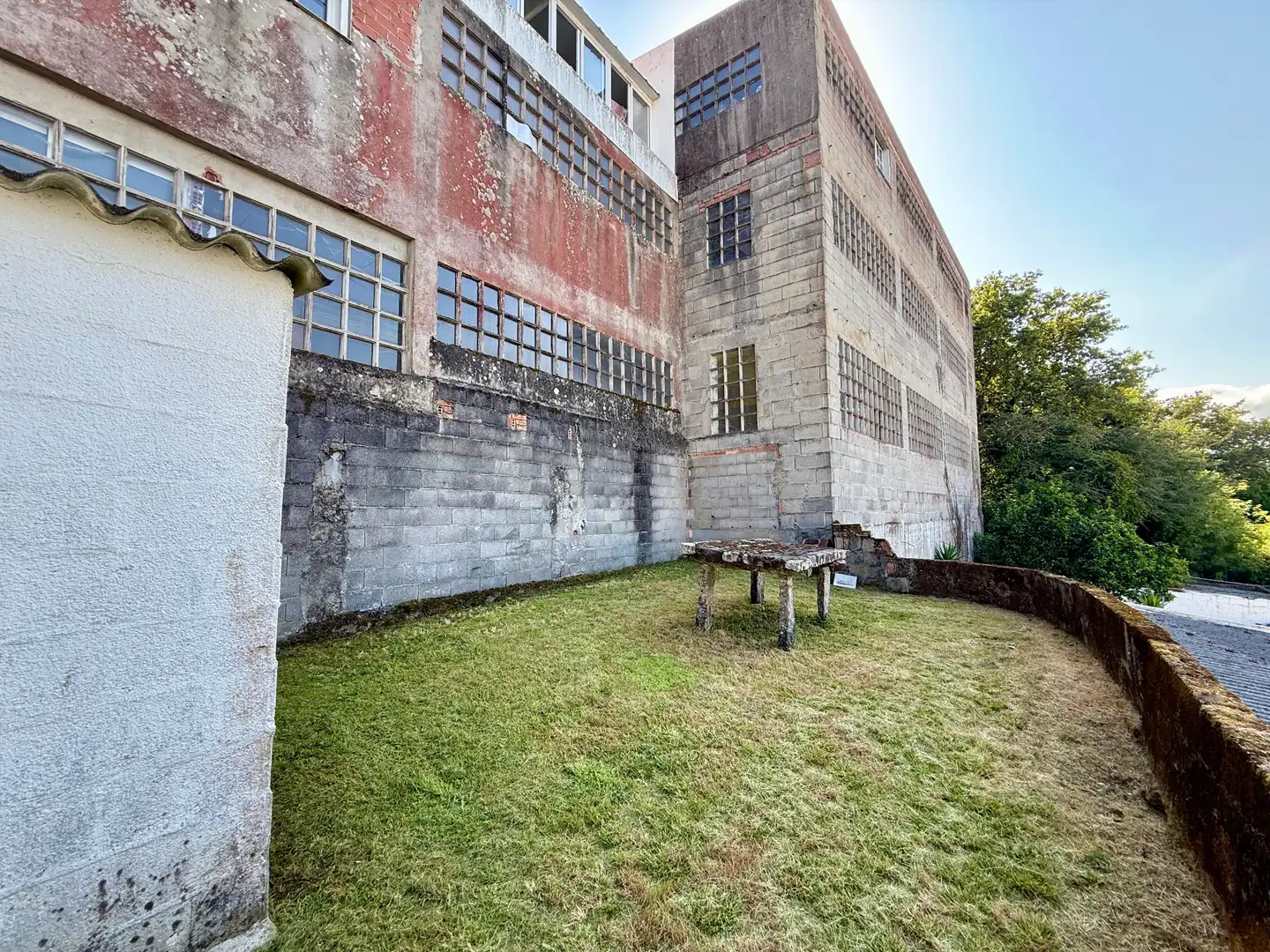 Vista exterior de Casa adosada en venda en O Grove   amb Jardí privat, Traster i Moblat