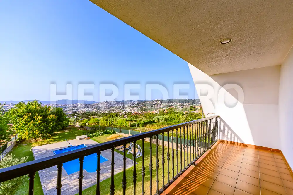 Terraza de Casa o chalet en venta en Vigo  con Calefacción, Jardín privado y Terraza