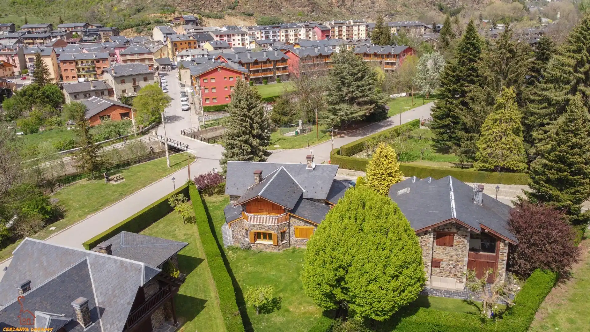 Vista exterior de Casa o xalet en venda en Llívia amb Calefacció, Jardí privat i Parquet