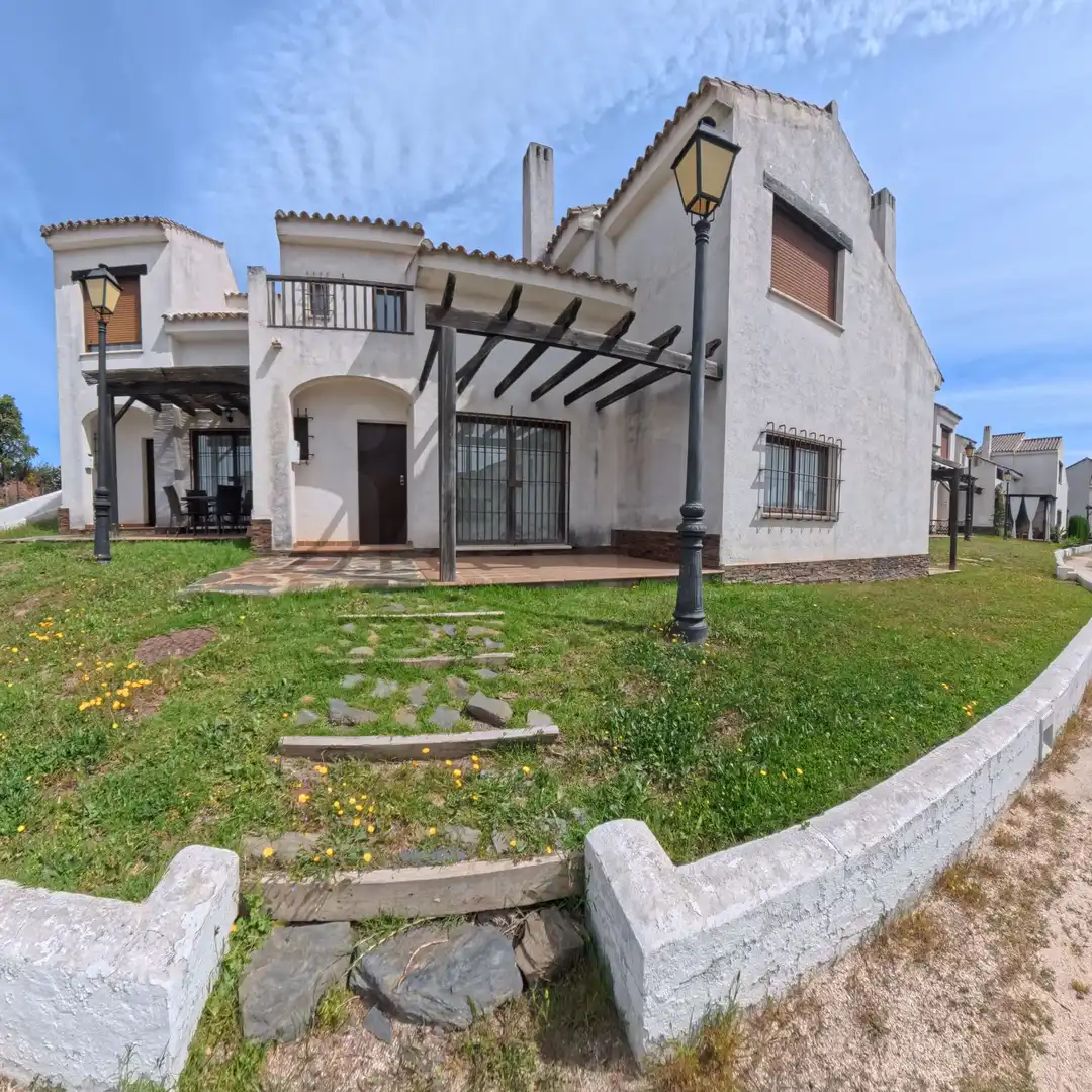 Casa amb piscina en venda a El Ronquillo, imagen 2