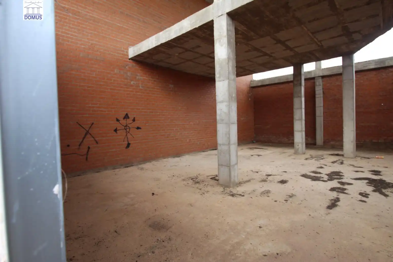 Commercial properties for sale in Valdelacalzada