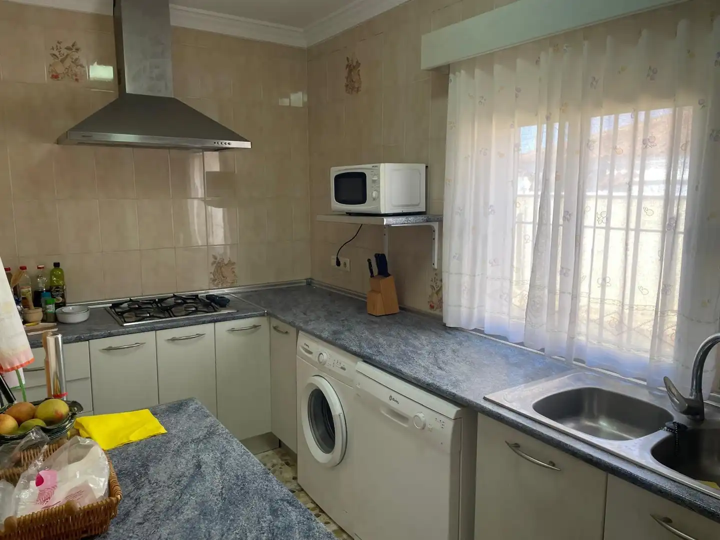 Cuina de Casa o xalet en venda en Chiclana de la Frontera amb Jardí privat, Terrassa i Traster