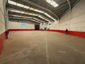 Parkplatz von Fabrikhallen zur Miete in Valmojado