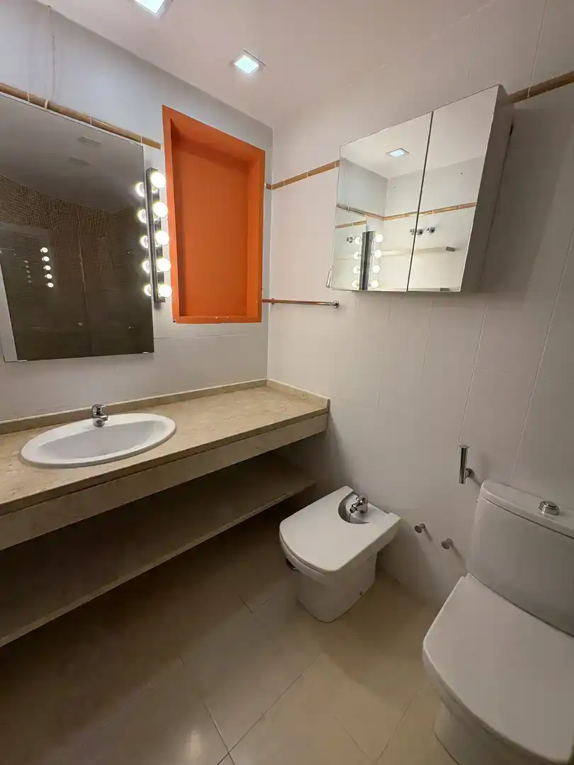 Baño de Casa adosada en venta en Bormujos con Aire acondicionado, Piscina y Balcón