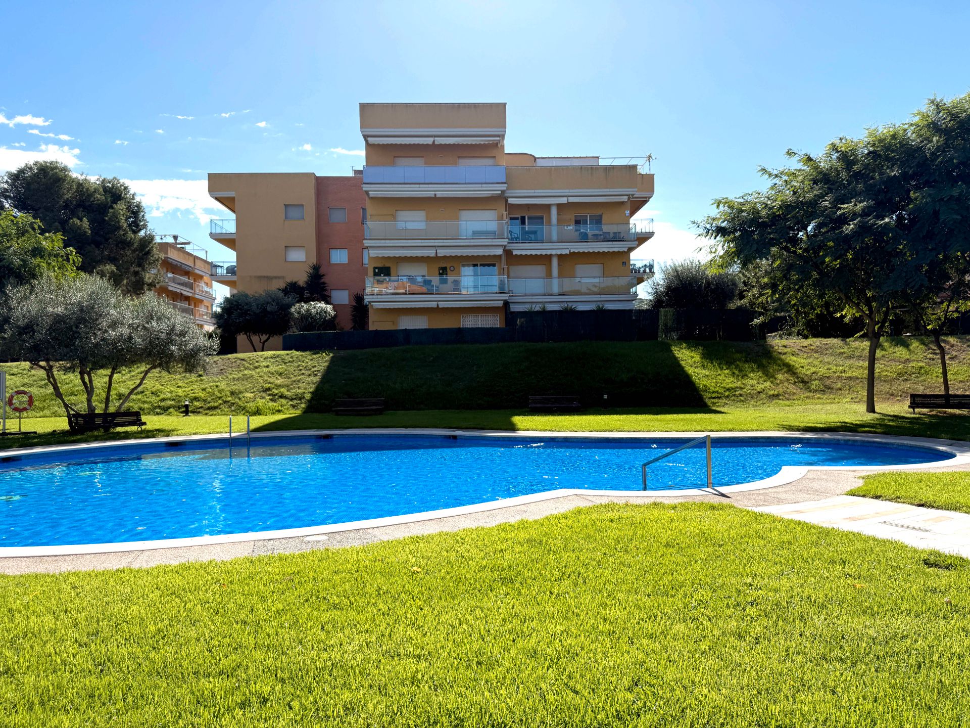 Piscina de Apartament en venda en Salou amb Calefacció, Jardí privat i Terrassa