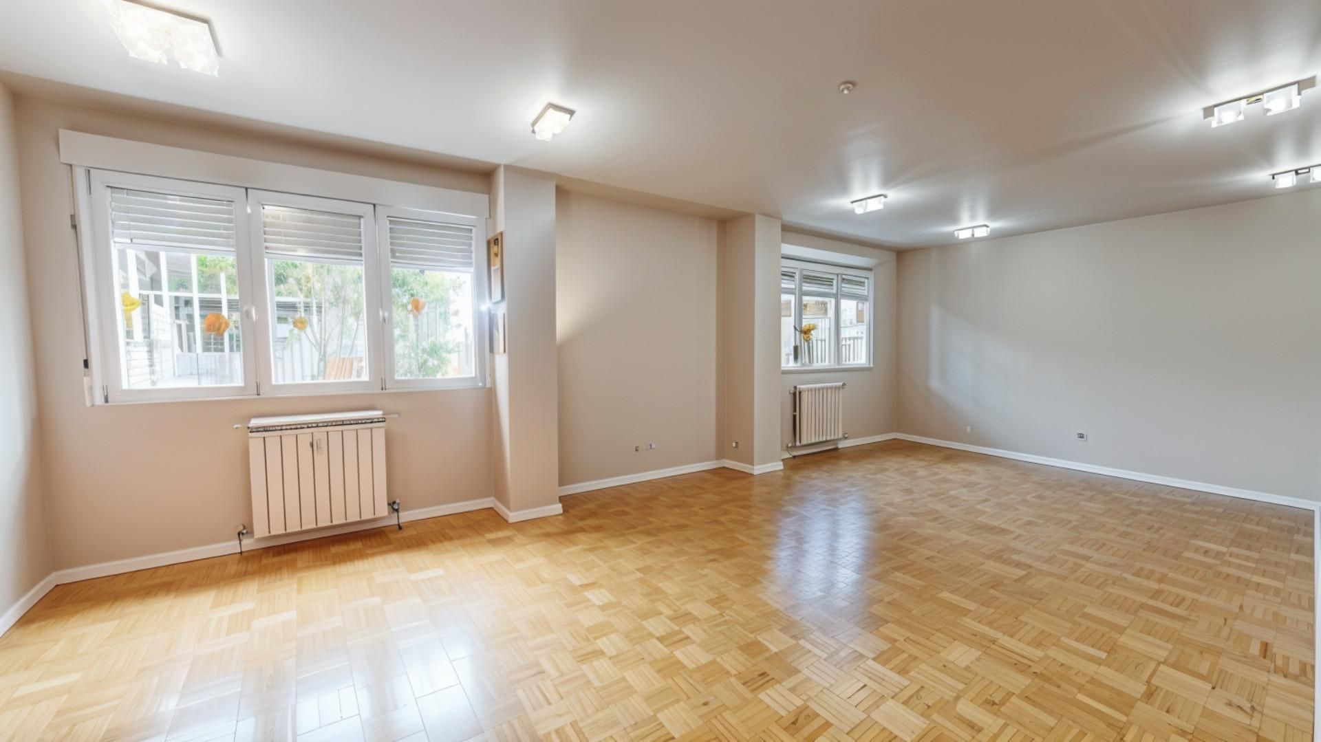 Living room of Flat for sale in  Madrid Capital  with Heating, Private garden and Parquet flooring