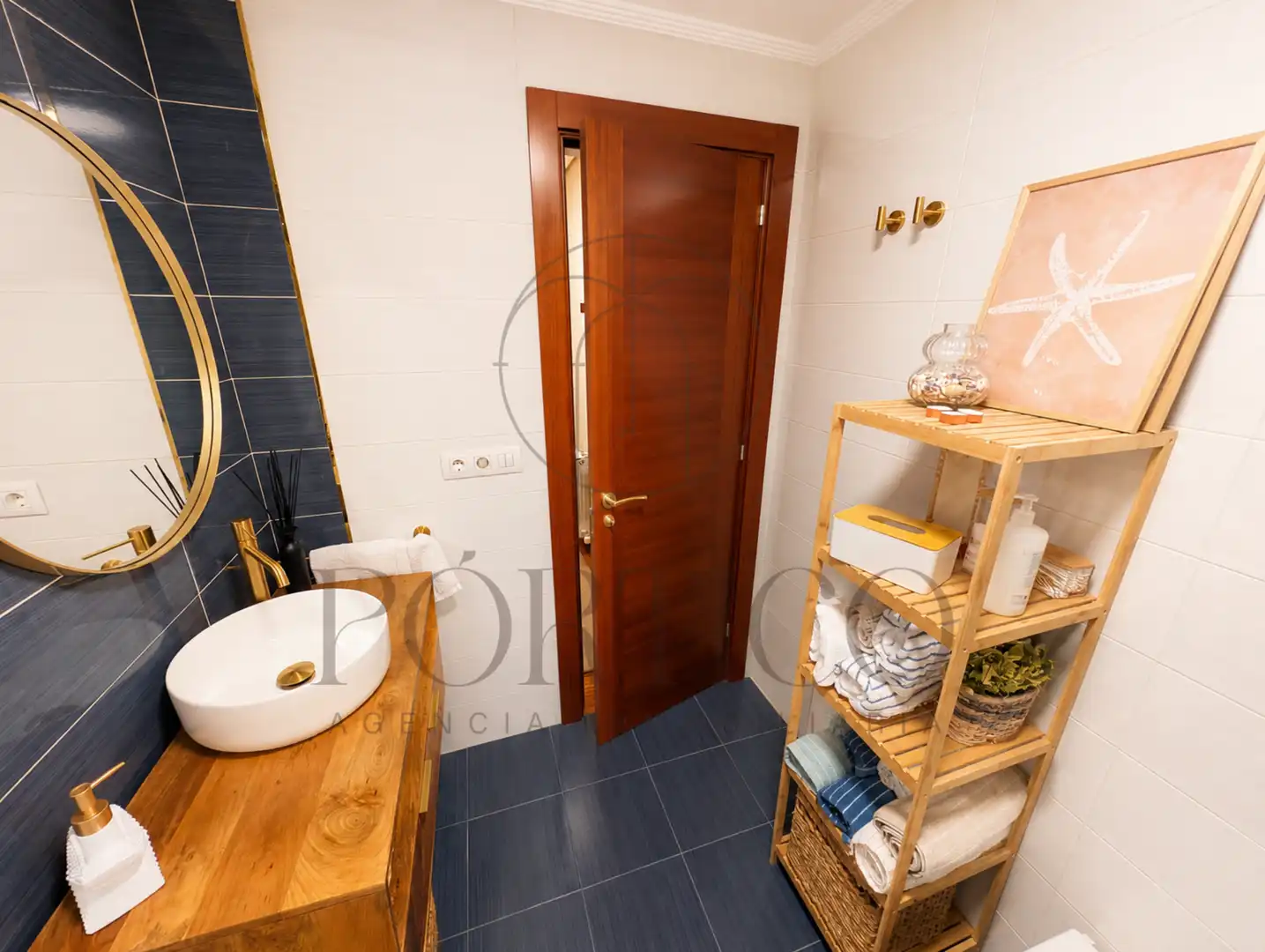 Baño de Apartamento en venta en Vigo  con Calefacción, Trastero y Amueblado