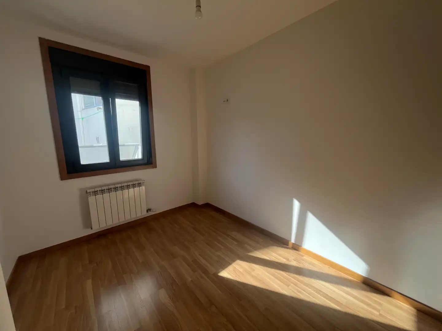 Bedroom of Flat for rent in Vigo   with Heating, Oven and Washing machine