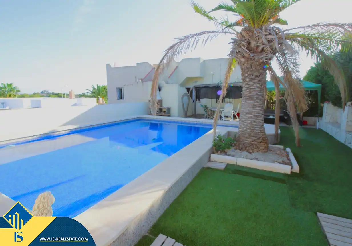 Chalet con piscina en venta en Orihuela Costa