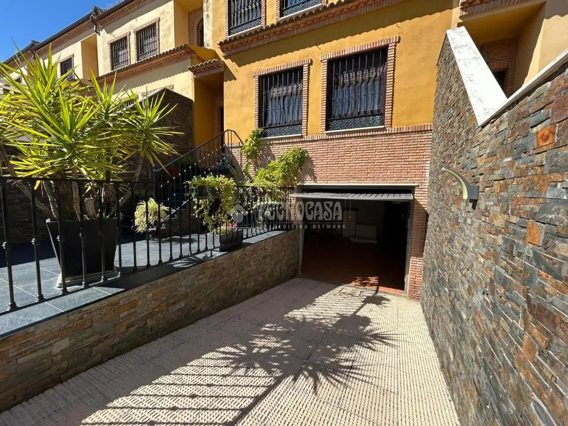 Vista exterior de Casa o chalet en venta en Linares con Aire acondicionado