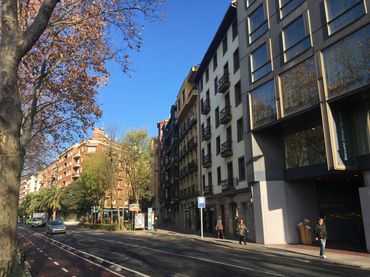 Flat with balcony for sale in Campo de Volantín Pasealekua