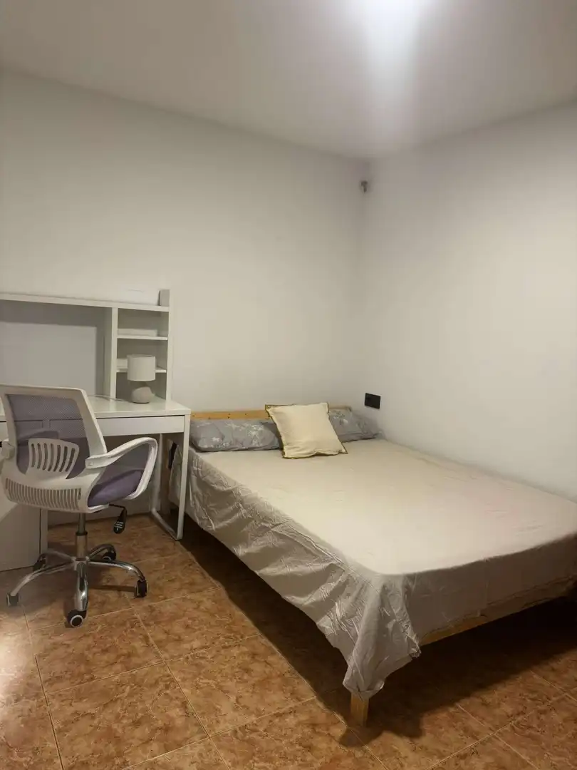 Schlafzimmer von Wohnung zur untervermieten in L'Hospitalet de Llobregat mit Klimaanlage, Terrasse und Möbliert
