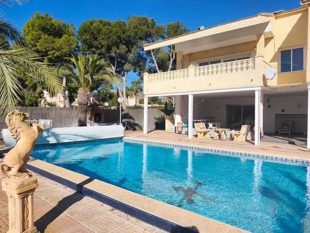 Schwimmbecken von Haus oder Chalet zum Verkauf in Cartagena mit Klimaanlage, Heizung und Privatgarten